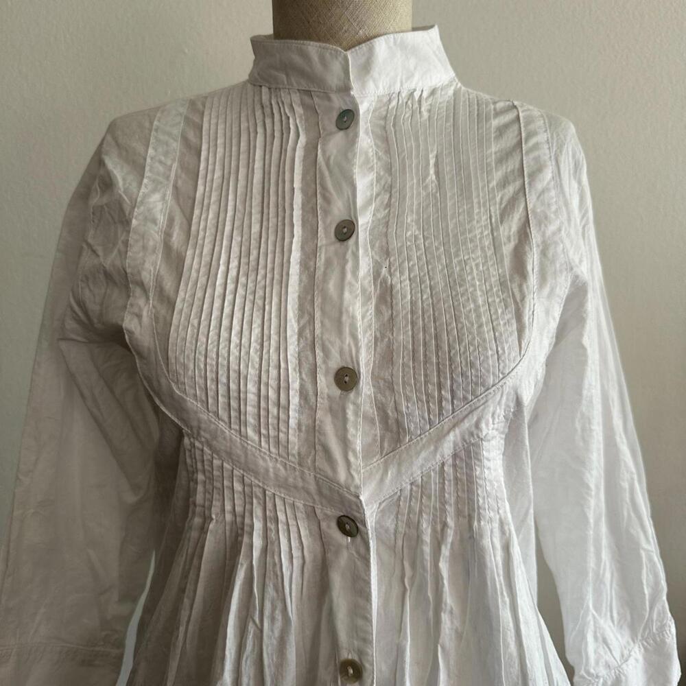 White cotton pleated blouse with shell buttons - Picture 2 of 5